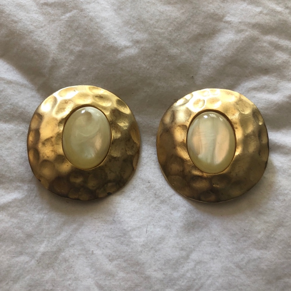 GC. Eighties style clip earrings